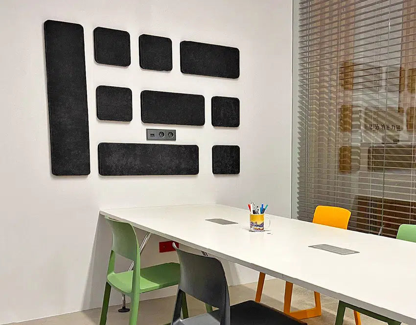 סט אקוסטיקה לאולפן הקלטות ומשרדים בצבע שחור ISINAC HOME CUBE